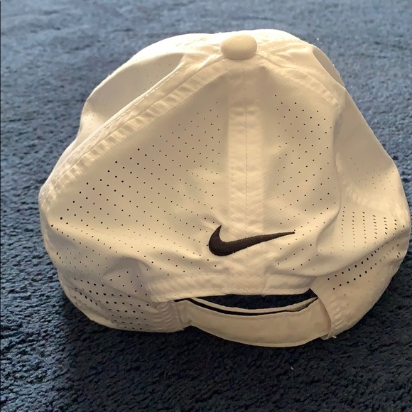 ‼️ SOLD White Nike Golf Hat - Picture 3 of 6